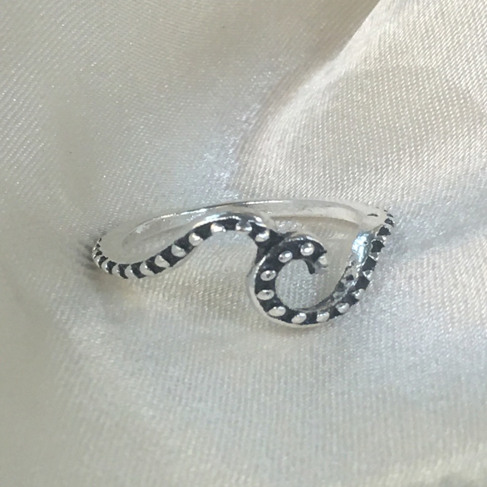 ❤️ 2 for $10 PRICE DROP 
Studded Beach Wave Ring